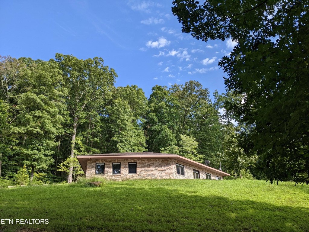 Kingston, Tennessee, 37763, United States, 2 Bedrooms Bedrooms, ,1 BathroomBathrooms,Residential,Forsale,1893805