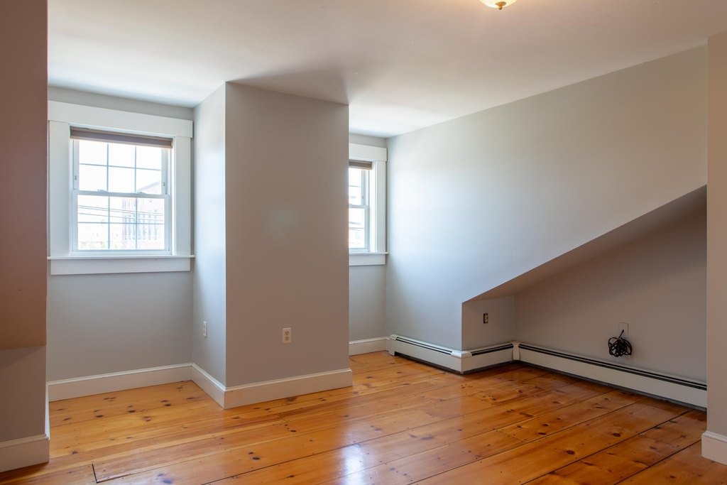 Portsmouth, New Hampshire, 03801, United States, 2 Bedrooms Bedrooms, ,2 BathroomsBathrooms,Residential,Forsale,1934006