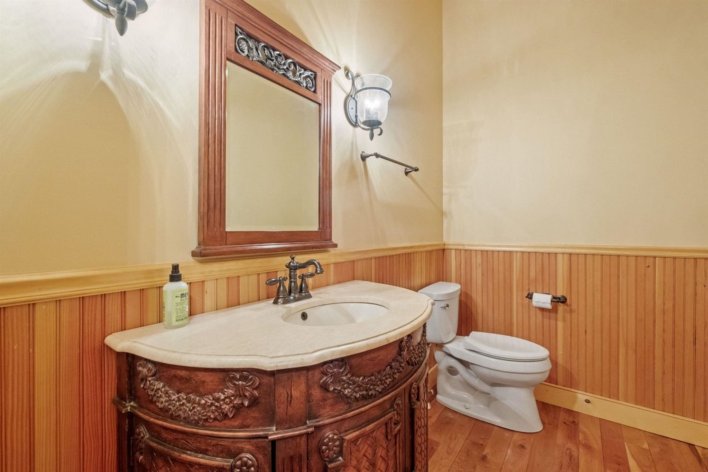 Alton, New Hampshire, 03810, United States, 5 Bedrooms Bedrooms, ,5.5 BathroomsBathrooms,Residential,Forsale,1933955