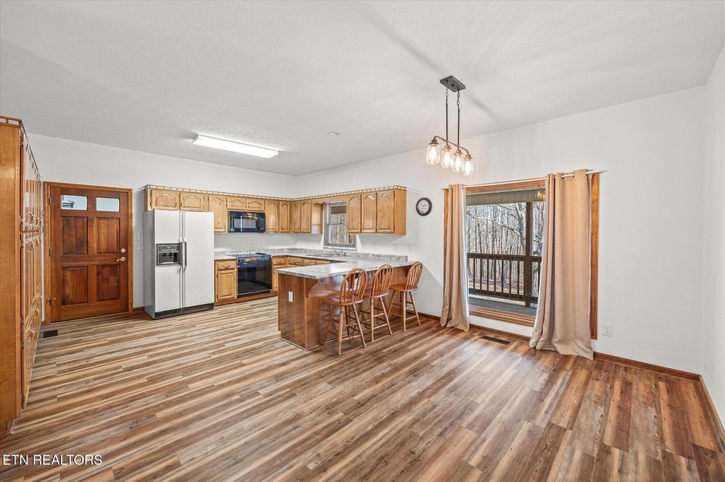 Cookeville, Tennessee, 38506, United States, 3 Bedrooms Bedrooms, ,2 BathroomsBathrooms,Residential,Forsale,1885996