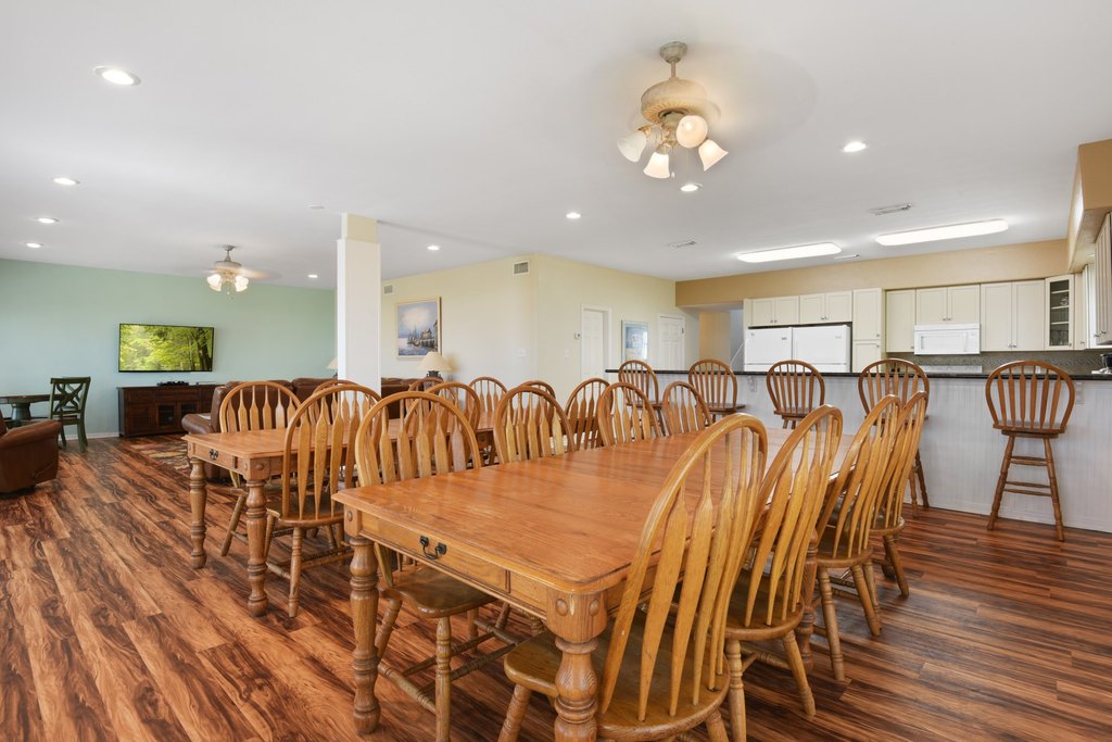 Surfside Beach, Texas, 77541, United States, 10 Bedrooms Bedrooms, ,6 BathroomsBathrooms,Residential,Forsale,1889080