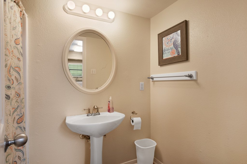 Surfside Beach, Texas, 77541, United States, 10 Bedrooms Bedrooms, ,6 BathroomsBathrooms,Residential,Forsale,1889080