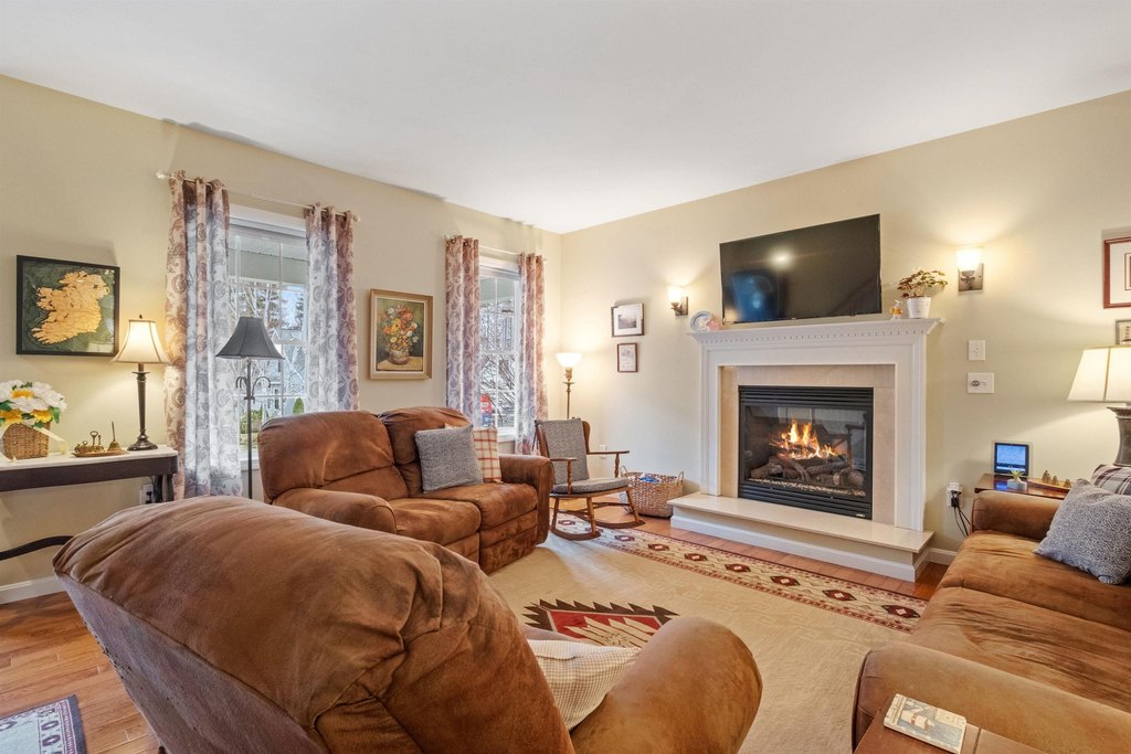 Laconia, New Hampshire, 03246, United States, 3 Bedrooms Bedrooms, ,2.5 BathroomsBathrooms,Residential,Forsale,1909923