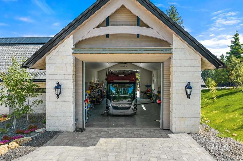 McCall, Idaho, 83638, United States, 5 Bedrooms Bedrooms, ,8 BathroomsBathrooms,Residential,Forsale,1889407
