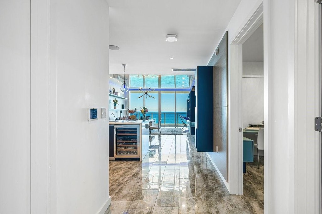 Fort Lauderdale, Florida, 33305, United States, 2 Bedrooms Bedrooms, ,3 BathroomsBathrooms,Residential,Forsale,1968298