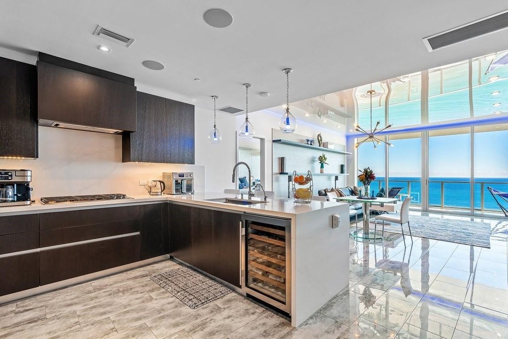 Fort Lauderdale, Florida, 33305, United States, 2 Bedrooms Bedrooms, ,3 BathroomsBathrooms,Residential,Forsale,1968298