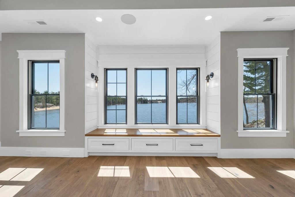 Gilford, New Hampshire, 03249, United States, 5 Bedrooms Bedrooms, ,4.5 BathroomsBathrooms,Residential,Forsale,1893889