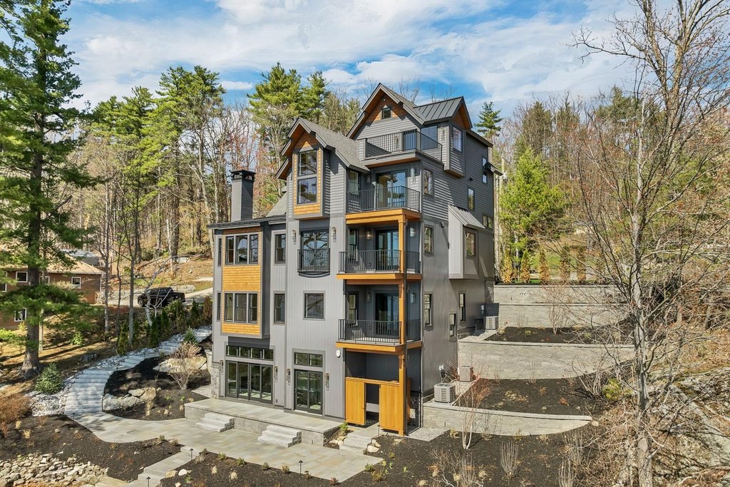 Gilford, New Hampshire, 03249, United States, 5 Bedrooms Bedrooms, ,4.5 BathroomsBathrooms,Residential,Forsale,1893889