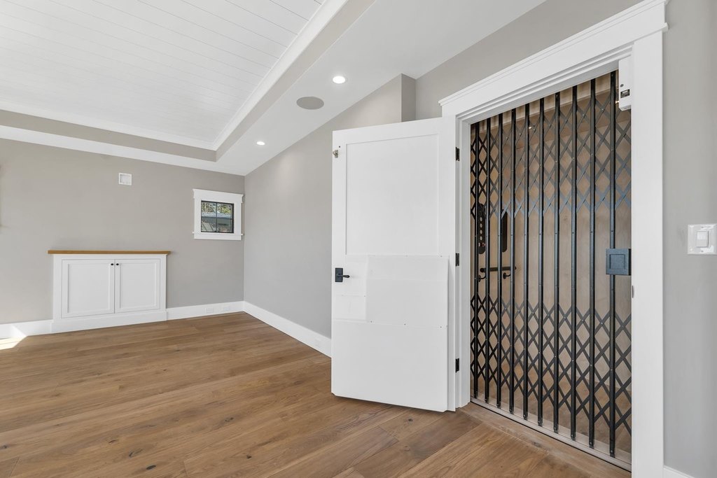 Gilford, New Hampshire, 03249, United States, 5 Bedrooms Bedrooms, ,4.5 BathroomsBathrooms,Residential,Forsale,1893889