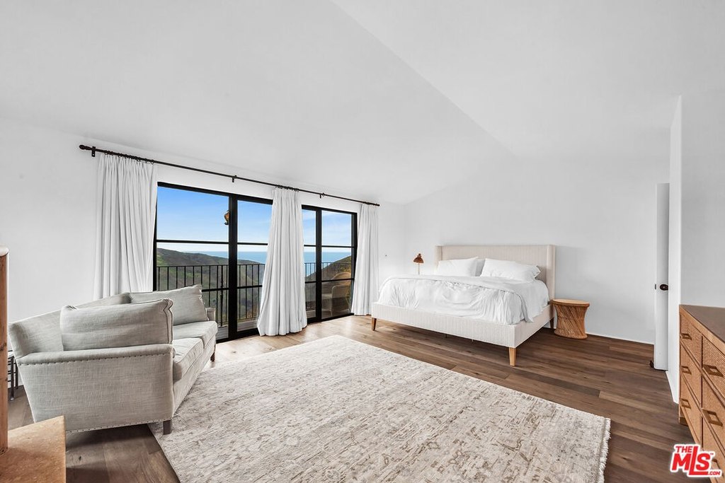 Malibu, California, 90265, United States, 4 Bedrooms Bedrooms, ,3.5 BathroomsBathrooms,Residential,Forsale,1922122