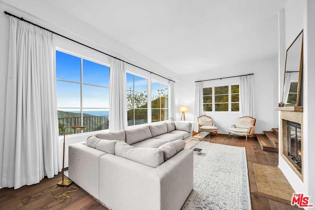 Malibu, California, 90265, United States, 4 Bedrooms Bedrooms, ,3.5 BathroomsBathrooms,Residential,Forsale,1922122