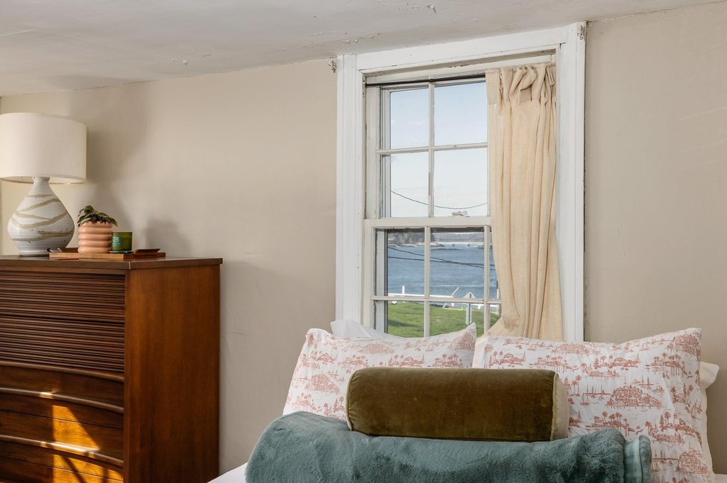 New Castle, New Hampshire, 03854, United States, 3 Bedrooms Bedrooms, ,2 BathroomsBathrooms,Residential,Forsale,1941235
