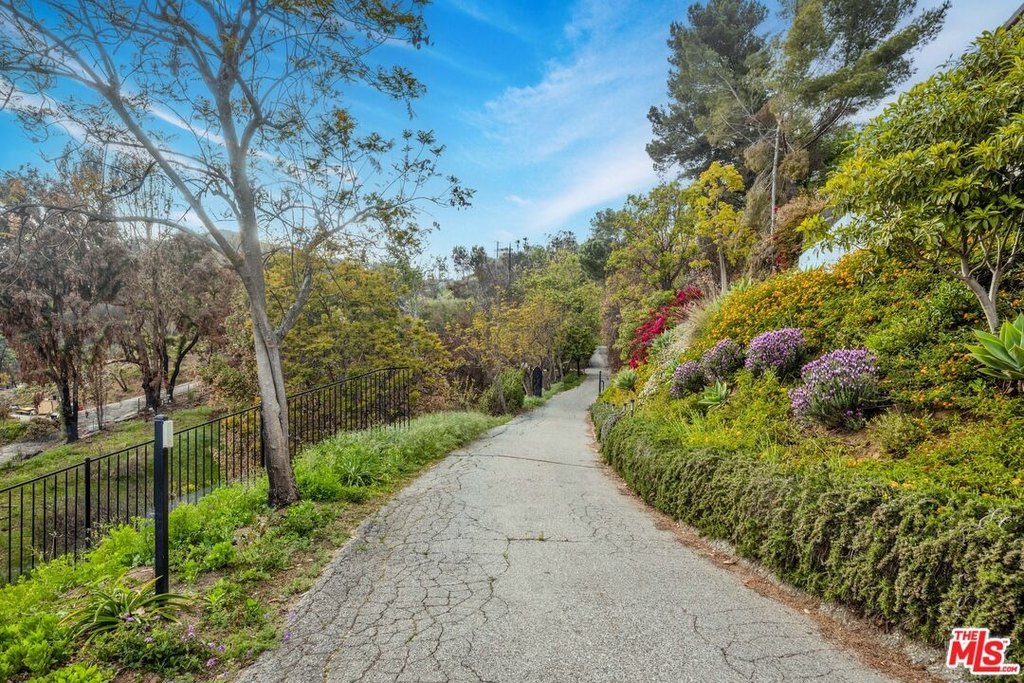 Malibu, California, 90265, United States, 4 Bedrooms Bedrooms, ,3.5 BathroomsBathrooms,Residential,Forsale,1922122