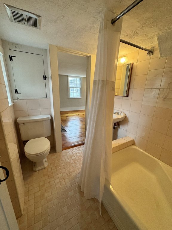 New Castle, New Hampshire, 03854, United States, 3 Bedrooms Bedrooms, ,2 BathroomsBathrooms,Residential,Forsale,1941235