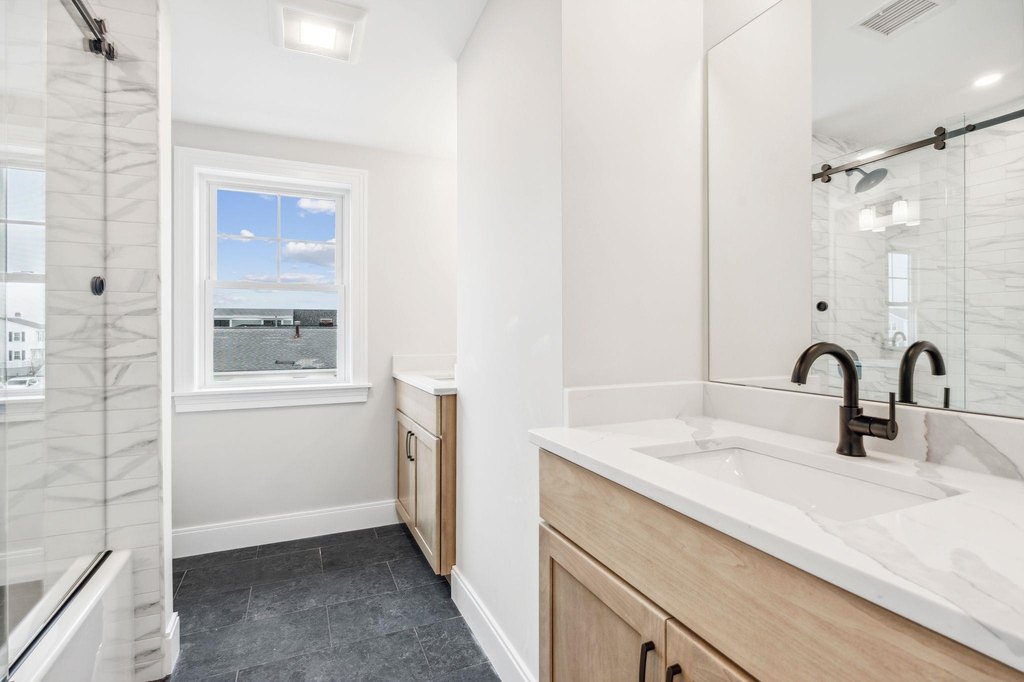 Seabrook, New Hampshire, 03874, United States, 4 Bedrooms Bedrooms, ,3.5 BathroomsBathrooms,Residential,Forsale,1933985