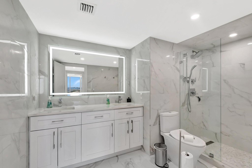 Palm Beach, Florida, 33480, United States, 2 Bedrooms Bedrooms, ,2 BathroomsBathrooms,Residential,Forsale,2010660