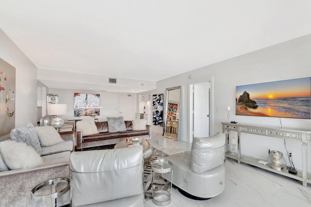 Palm Beach, Florida, 33480, United States, 2 Bedrooms Bedrooms, ,2 BathroomsBathrooms,Residential,Forsale,2010660