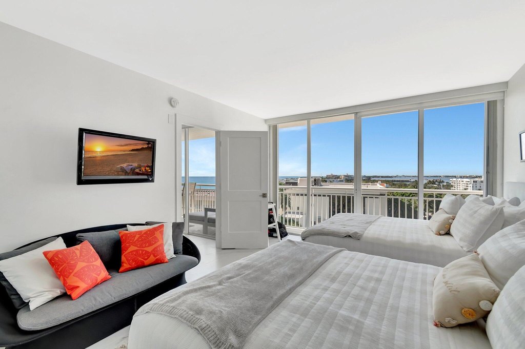 Palm Beach, Florida, 33480, United States, 2 Bedrooms Bedrooms, ,2 BathroomsBathrooms,Residential,Forsale,2010660