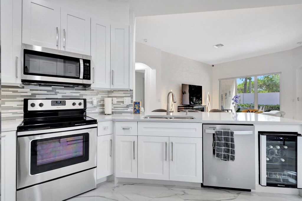 Boynton Beach, Florida, 33472, United States, 3 Bedrooms Bedrooms, ,2 BathroomsBathrooms,Residential,Forsale,1969949