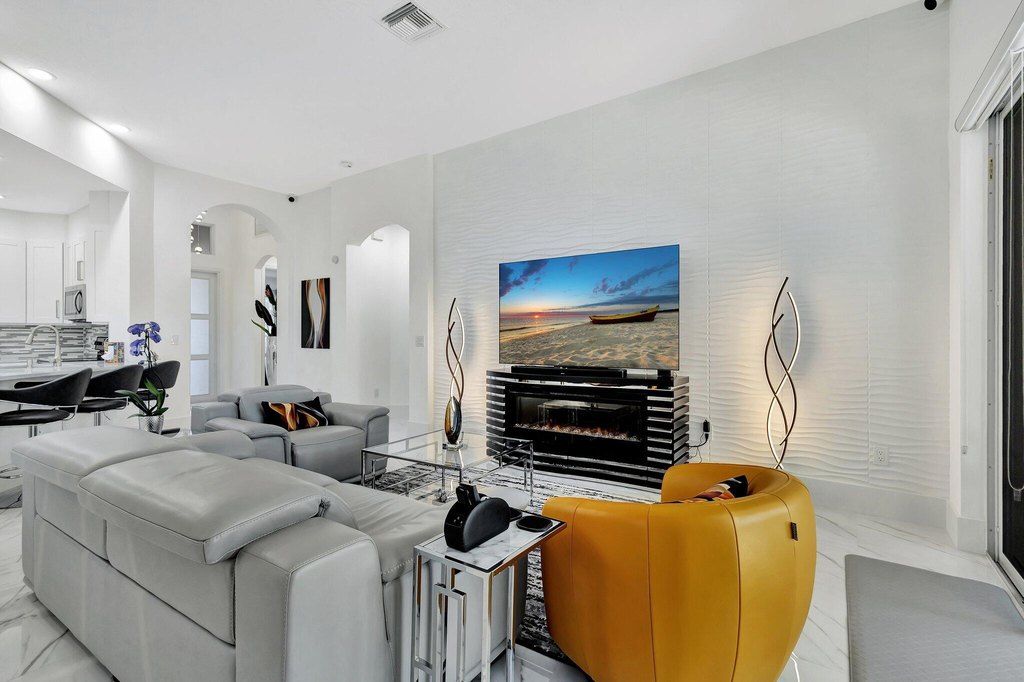 Boynton Beach, Florida, 33472, United States, 3 Bedrooms Bedrooms, ,2 BathroomsBathrooms,Residential,Forsale,1969949