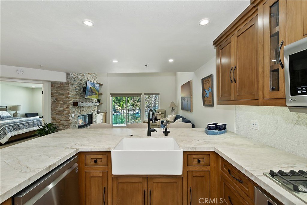 Lake Arrowhead, California, 92352, United States, 2 Bedrooms Bedrooms, ,2 BathroomsBathrooms,Residential,Forsale,1953300