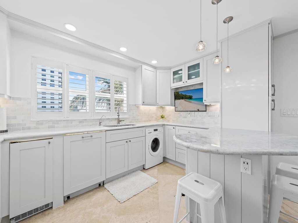 Highland Beach, Florida, 33487, United States, 2 Bedrooms Bedrooms, ,2 BathroomsBathrooms,Residential,Forsale,1905199