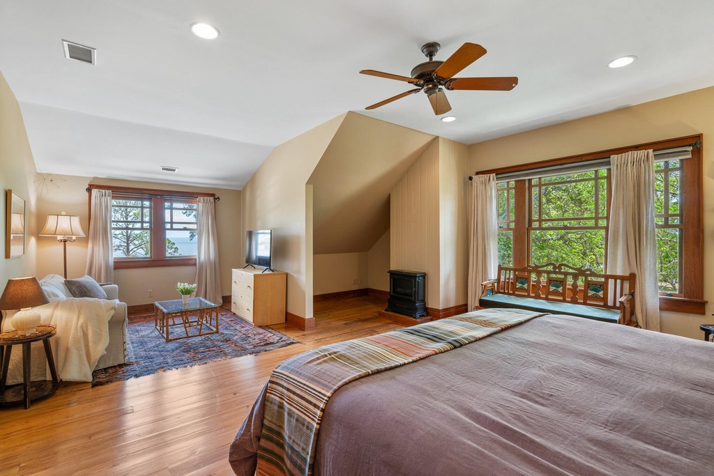Apalachiacola, Florida, 32320, United States, 5 Bedrooms Bedrooms, ,5 BathroomsBathrooms,Residential,Forsale,1946766