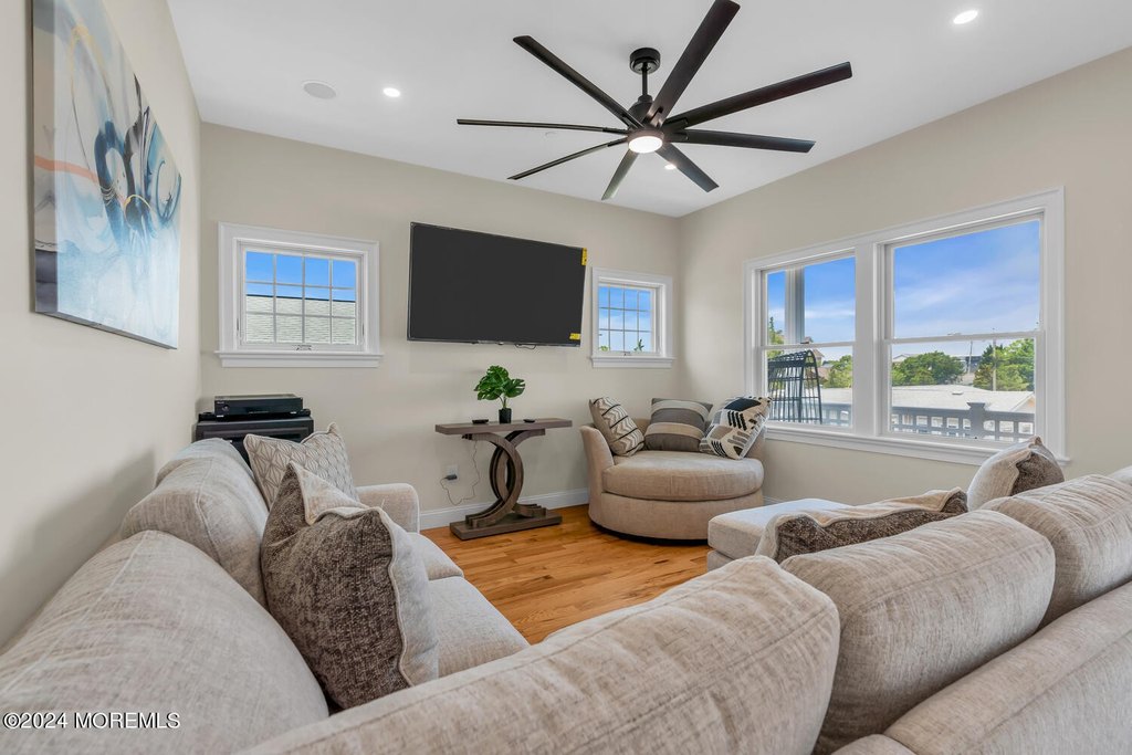 South Seaside Park, New Jersey, 08752, United States, 7 Bedrooms Bedrooms, ,5 BathroomsBathrooms,Residential,Forsale,1922394