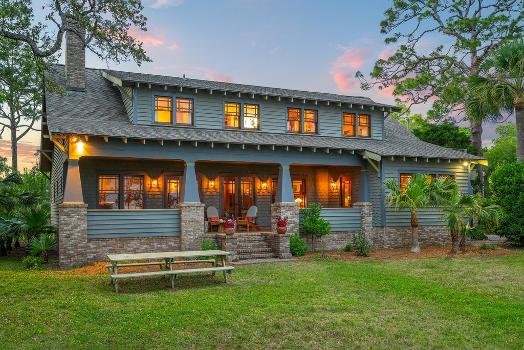 Apalachiacola, Florida, 32320, United States, 5 Bedrooms Bedrooms, ,5 BathroomsBathrooms,Residential,Forsale,1946766
