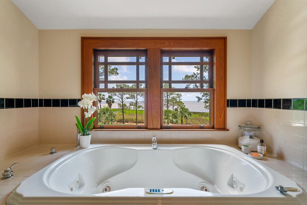Apalachiacola, Florida, 32320, United States, 5 Bedrooms Bedrooms, ,5 BathroomsBathrooms,Residential,Forsale,1946766