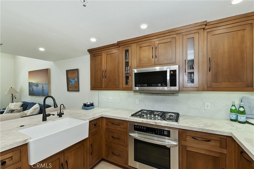Lake Arrowhead, California, 92352, United States, 2 Bedrooms Bedrooms, ,2 BathroomsBathrooms,Residential,Forsale,1953300