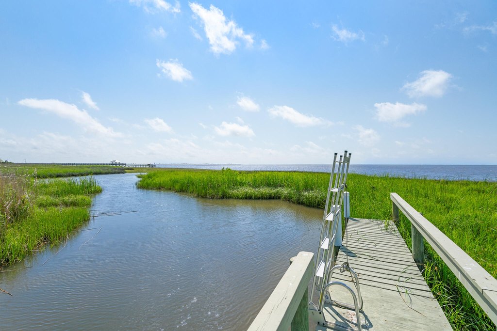 Apalachiacola, Florida, 32320, United States, 5 Bedrooms Bedrooms, ,5 BathroomsBathrooms,Residential,Forsale,1946766
