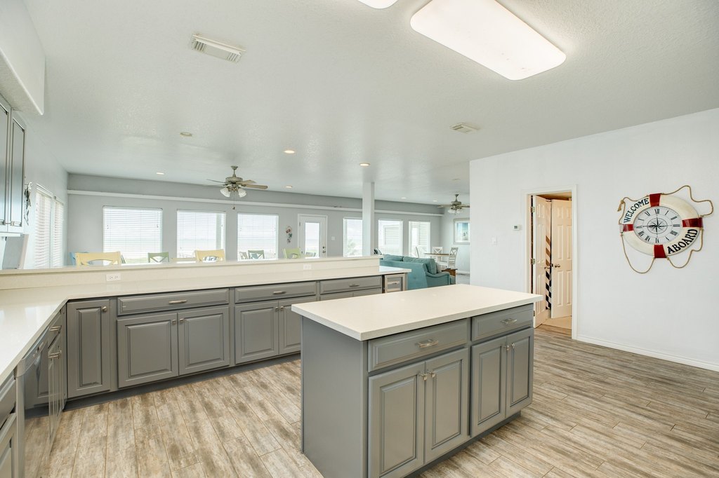 Surfside Beach, Texas, 77541, United States, 10 Bedrooms Bedrooms, ,6 BathroomsBathrooms,Residential,Forsale,1889081