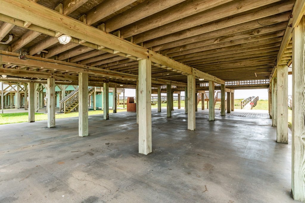 Surfside Beach, Texas, 77541, United States, 10 Bedrooms Bedrooms, ,6 BathroomsBathrooms,Residential,Forsale,1889081