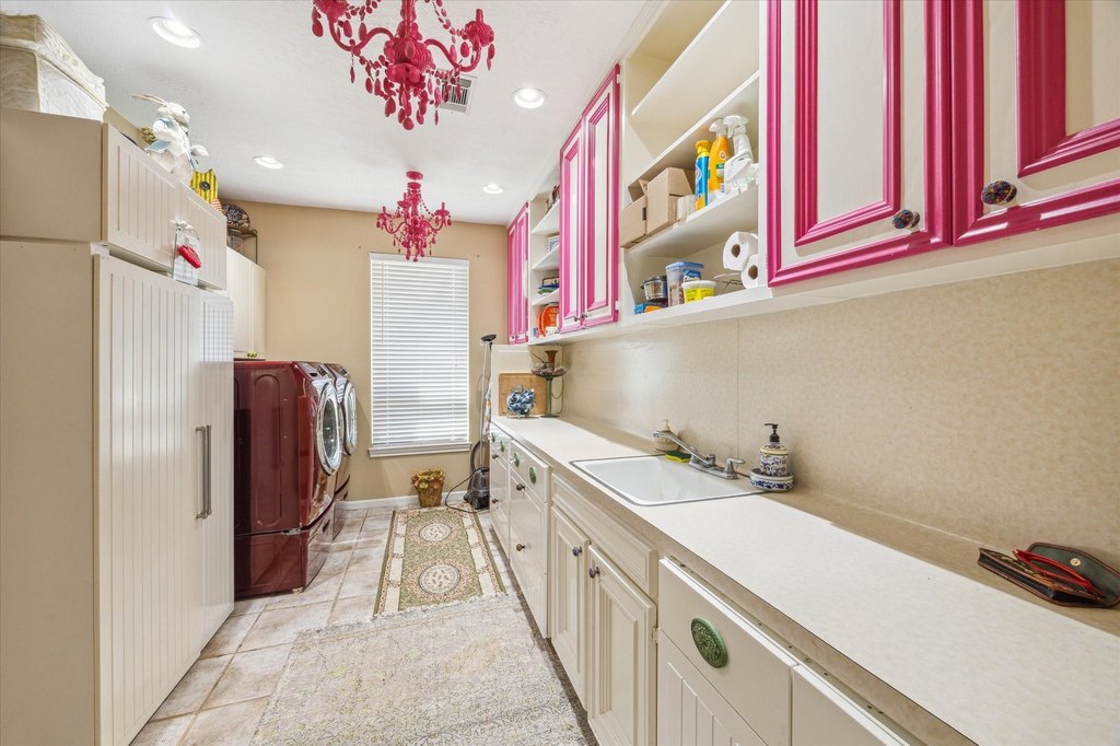 Friendswood, Texas, 77546, United States, 5 Bedrooms Bedrooms, ,6.5 BathroomsBathrooms,Residential,Forsale,1889098