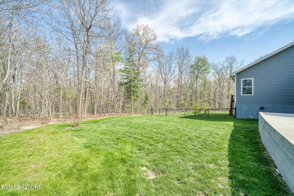 Crab Orchard, Tennessee, 37723, United States, 3 Bedrooms Bedrooms, ,2 BathroomsBathrooms,Residential,Forsale,1907852