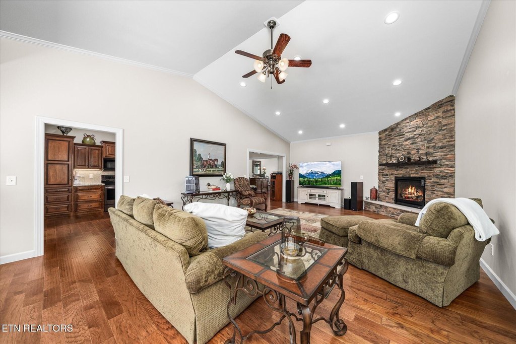Crab Orchard, Tennessee, 37723, United States, 3 Bedrooms Bedrooms, ,2 BathroomsBathrooms,Residential,Forsale,1907852