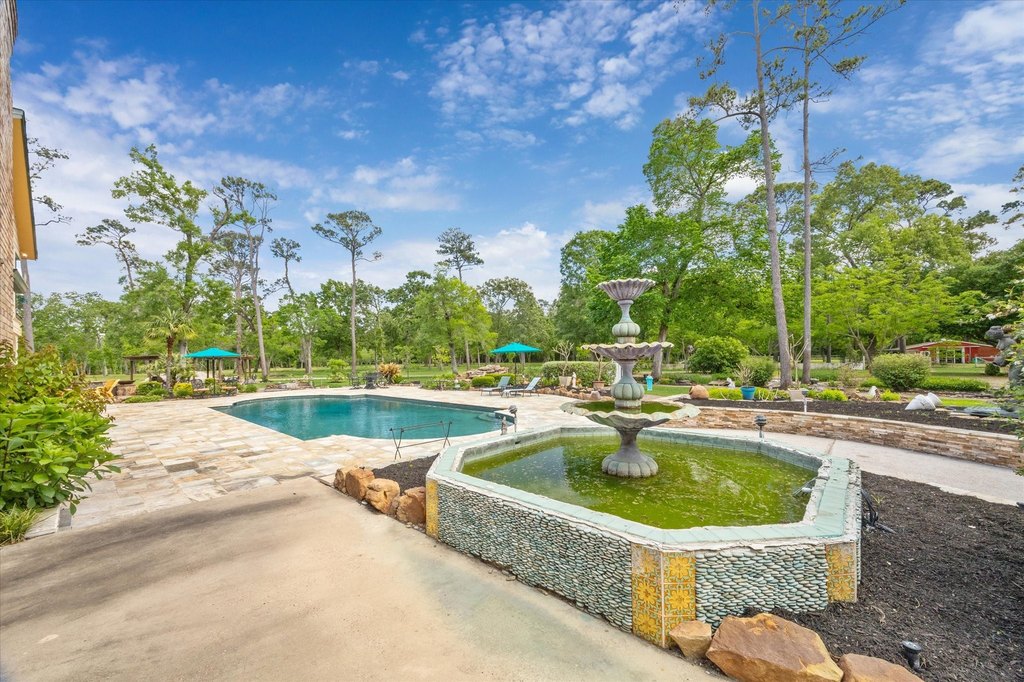 Friendswood, Texas, 77546, United States, 5 Bedrooms Bedrooms, ,6.5 BathroomsBathrooms,Residential,Forsale,1889098