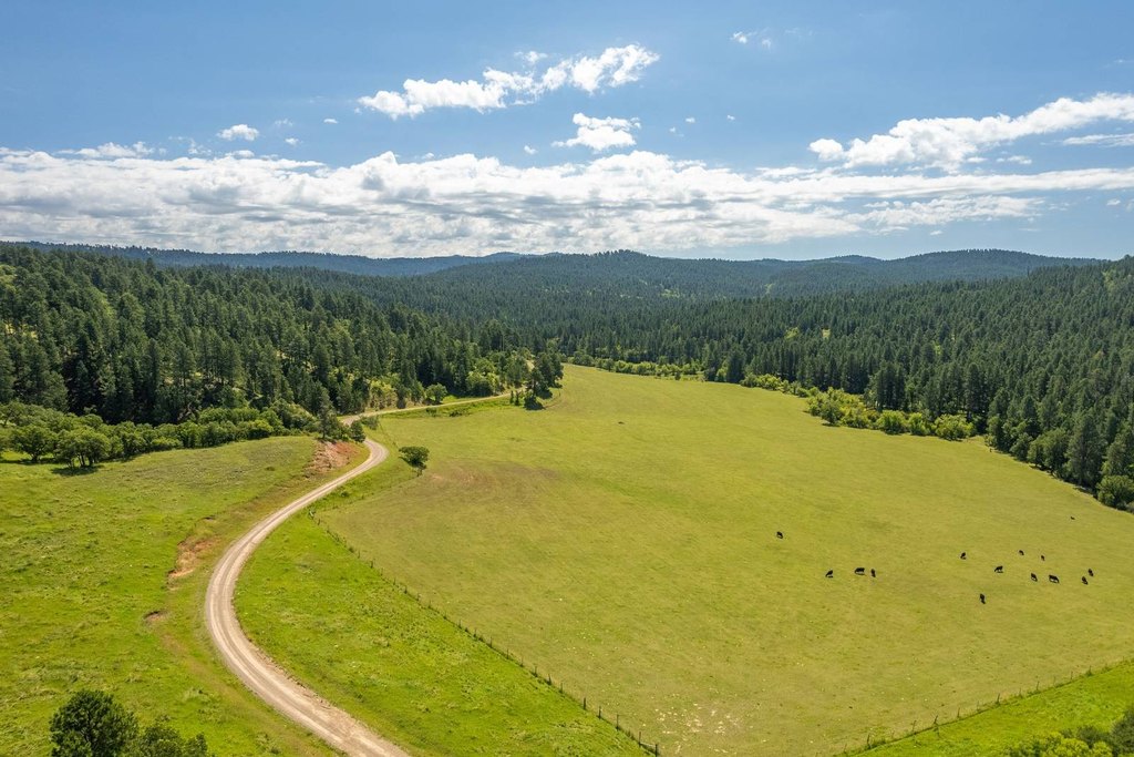 Hulett, Wyoming, 82720, United States, 3 Bedrooms Bedrooms, ,2 BathroomsBathrooms,Residential,Forsale,2004328