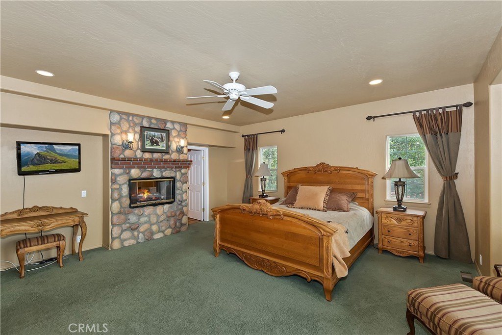 Lake Arrowhead, California, 92352, United States, 5 Bedrooms Bedrooms, ,5 BathroomsBathrooms,Residential,Forsale,1886300