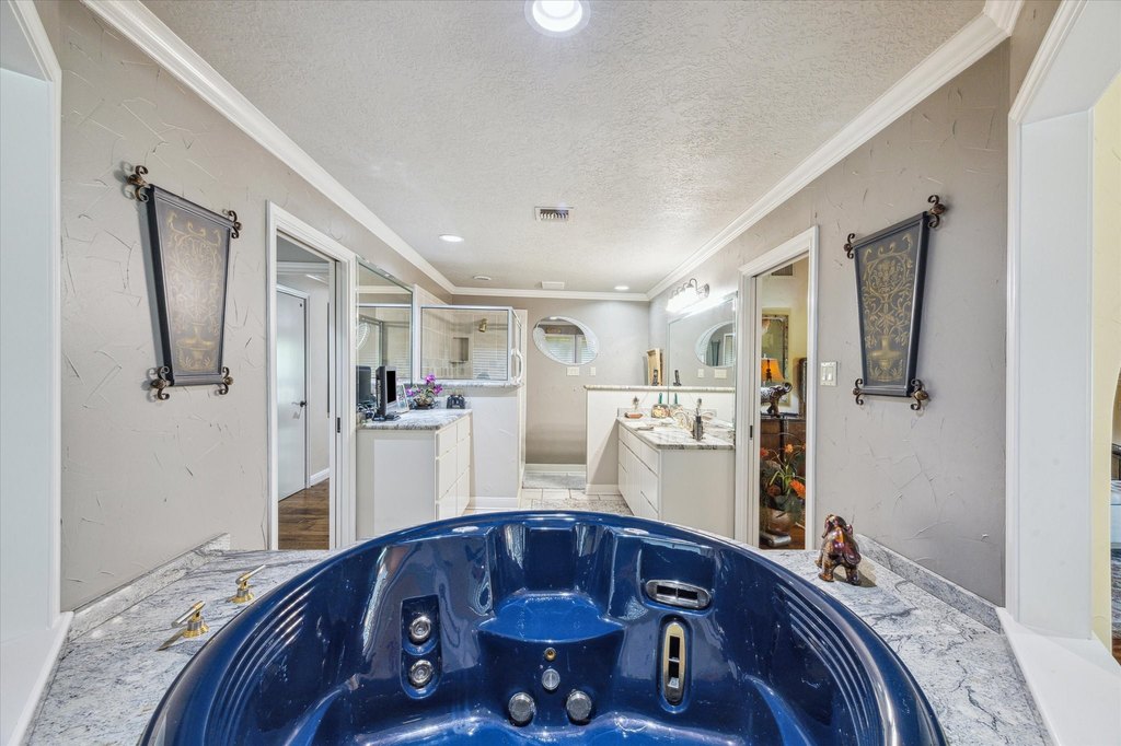 Friendswood, Texas, 77546, United States, 5 Bedrooms Bedrooms, ,6.5 BathroomsBathrooms,Residential,Forsale,1889098