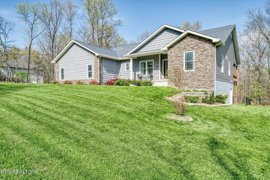 Crab Orchard, Tennessee, 37723, United States, 3 Bedrooms Bedrooms, ,2 BathroomsBathrooms,Residential,Forsale,1907852