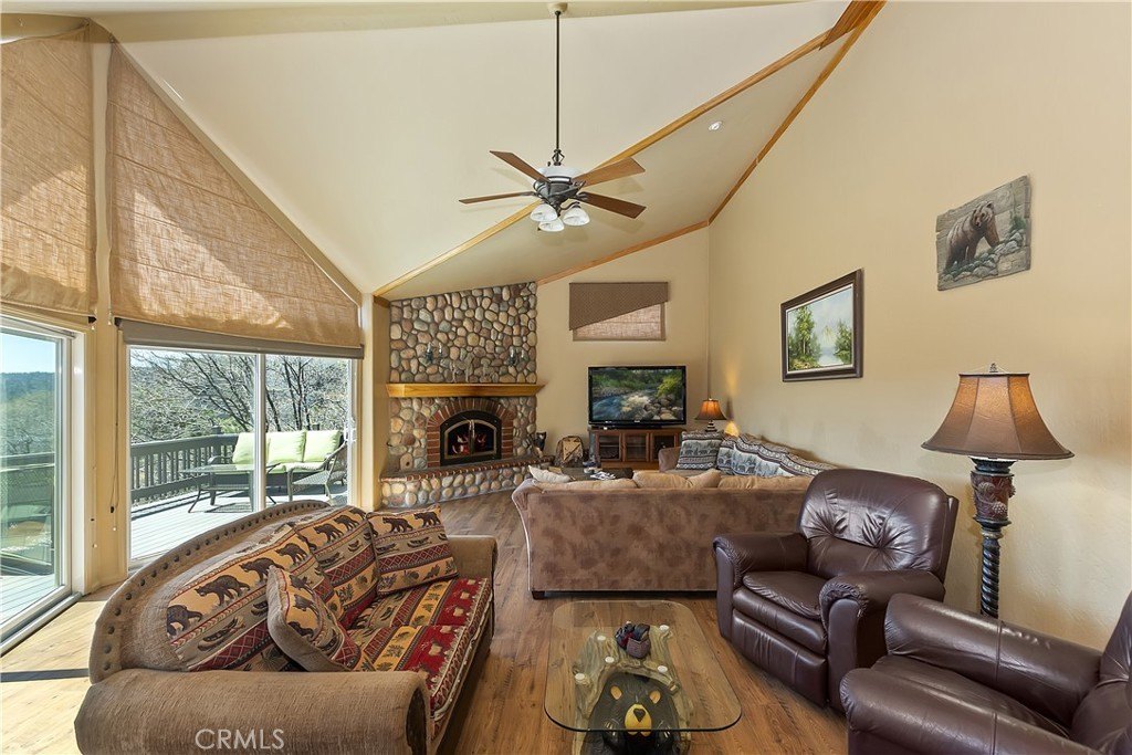 Lake Arrowhead, California, 92352, United States, 5 Bedrooms Bedrooms, ,5 BathroomsBathrooms,Residential,Forsale,1886300