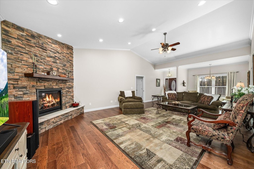 Crab Orchard, Tennessee, 37723, United States, 3 Bedrooms Bedrooms, ,2 BathroomsBathrooms,Residential,Forsale,1907852
