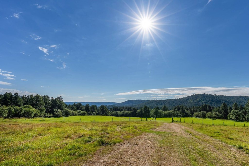 Hulett, Wyoming, 82720, United States, 3 Bedrooms Bedrooms, ,2 BathroomsBathrooms,Residential,Forsale,2004328