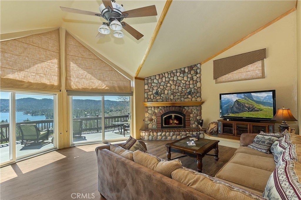 Lake Arrowhead, California, 92352, United States, 5 Bedrooms Bedrooms, ,5 BathroomsBathrooms,Residential,Forsale,1886300