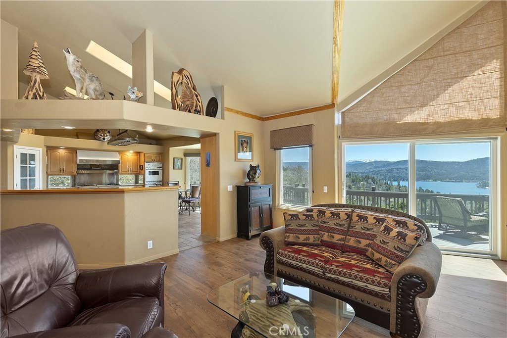 Lake Arrowhead, California, 92352, United States, 5 Bedrooms Bedrooms, ,5 BathroomsBathrooms,Residential,Forsale,1886300