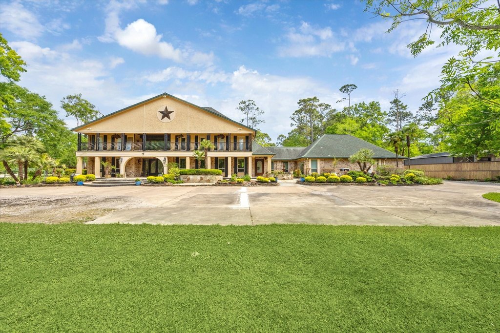 Friendswood, Texas, 77546, United States, 5 Bedrooms Bedrooms, ,6.5 BathroomsBathrooms,Residential,Forsale,1889098