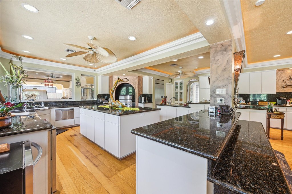 Friendswood, Texas, 77546, United States, 5 Bedrooms Bedrooms, ,6.5 BathroomsBathrooms,Residential,Forsale,1889098