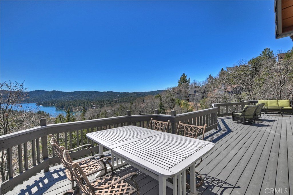 Lake Arrowhead, California, 92352, United States, 5 Bedrooms Bedrooms, ,5 BathroomsBathrooms,Residential,Forsale,1886300